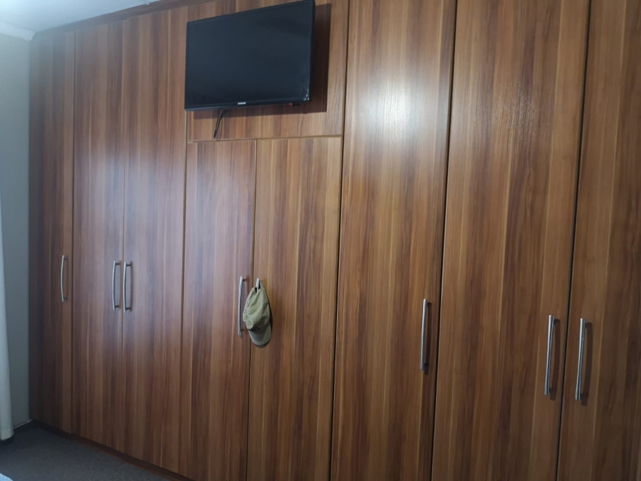 5 Bedroom Property for Sale in Despatch Central Eastern Cape